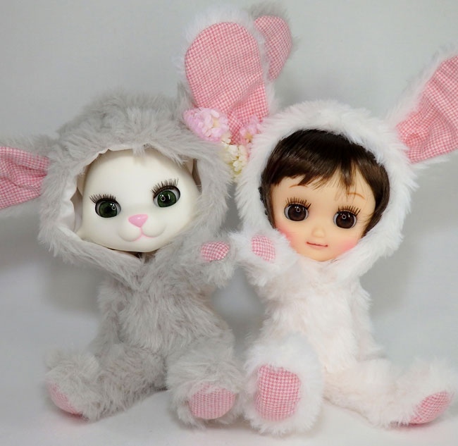 おでこちゃんとニッキ・ウサギの着ぐるみ