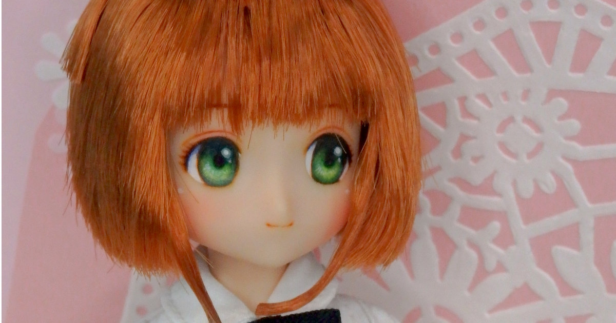 さくらちゃんドールとピンク色の背景